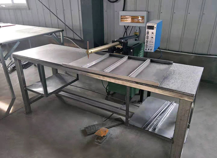 貨架廠焊接設(shè)備